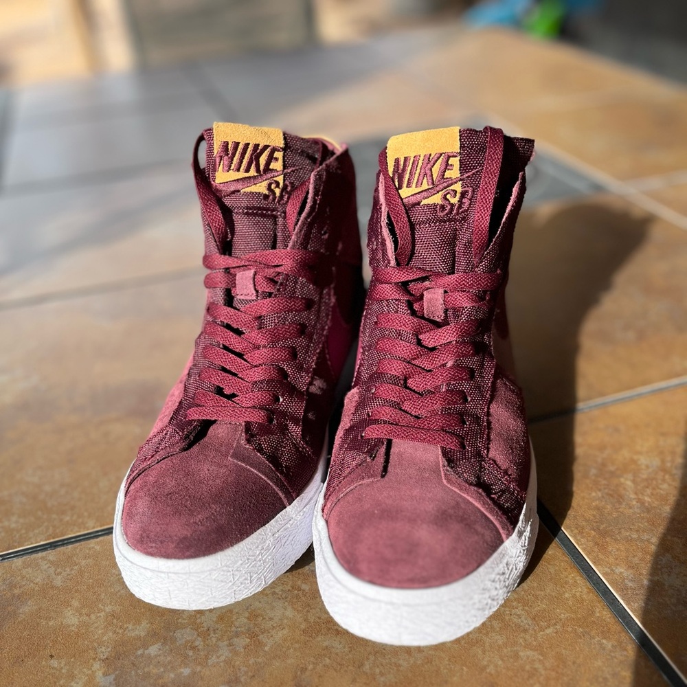 Nike SB Blazer Mid Night Maroon